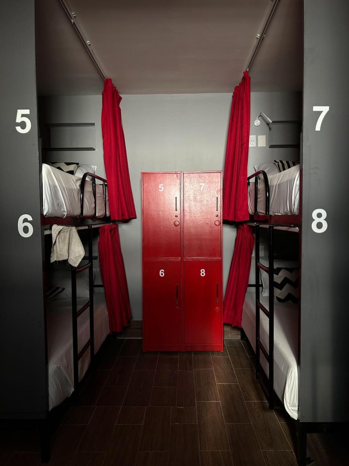 Spartacus Hostel Boutique For Men Пуерто Валярта Екстериор снимка