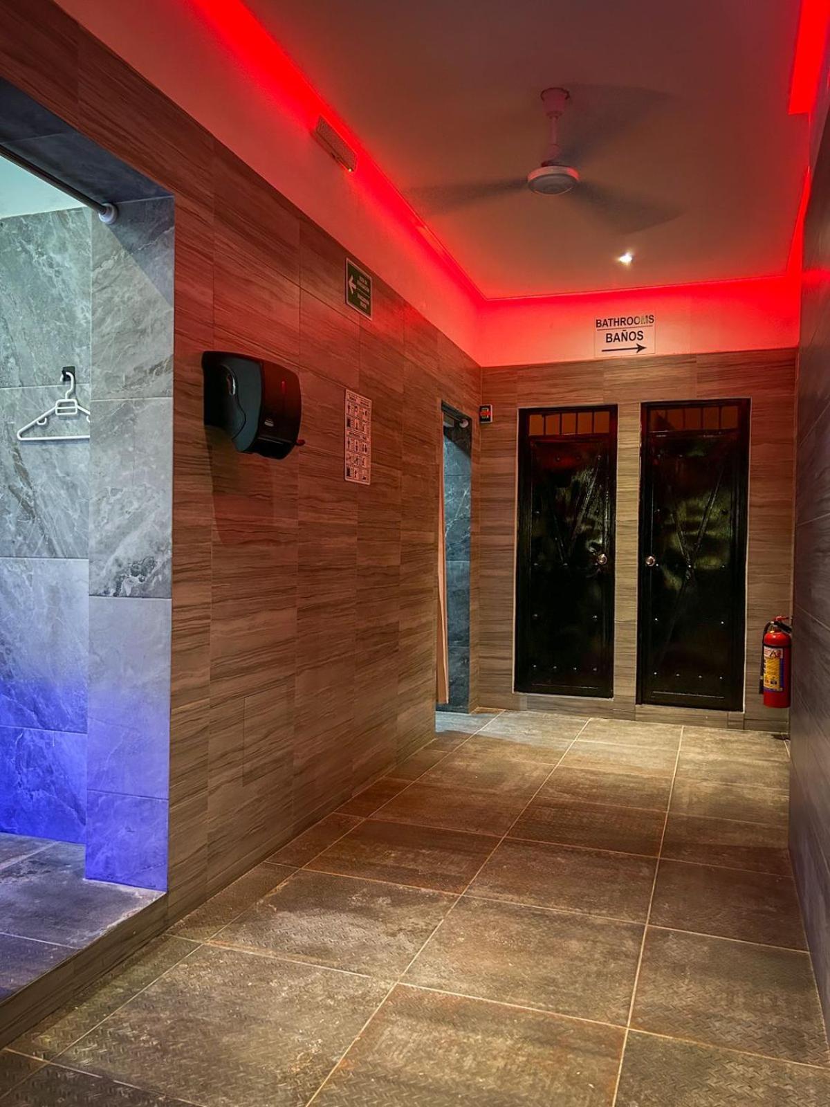 Spartacus Hostel Boutique For Men Пуерто Валярта Екстериор снимка
